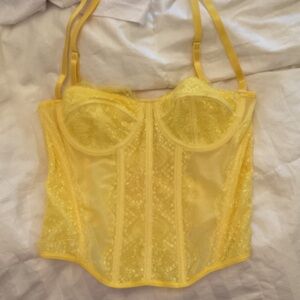 Elegant Yellow Lace Bustier
